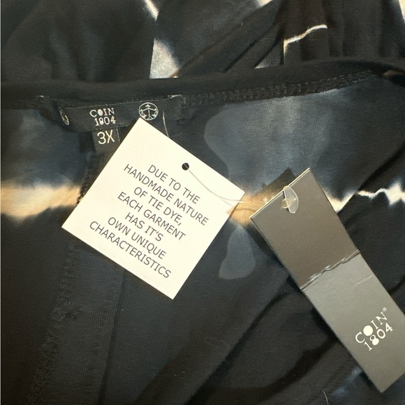 Chic Black and White Tunic Top - Picture 2 of 6